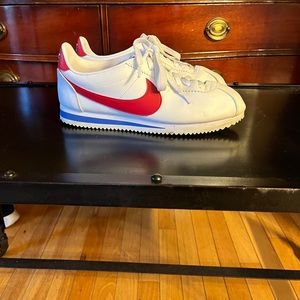 nike retro women’s sneakers